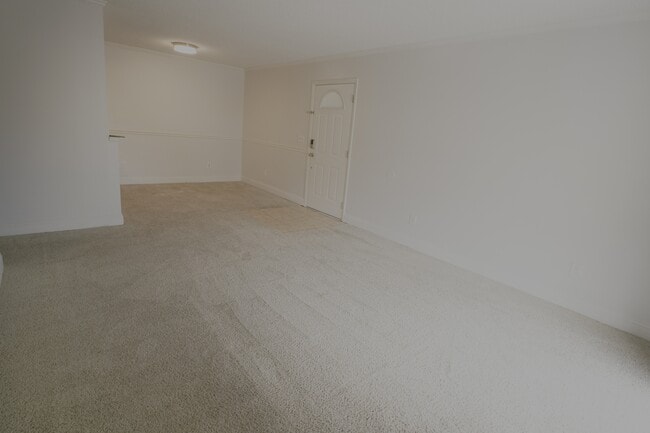Building Photo - 3737 Loretto Rd