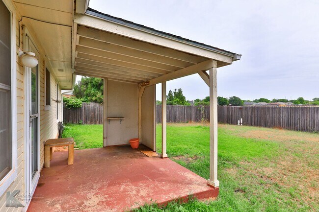 Building Photo - Great 3 bedroom 2 bath home in Wylie district.