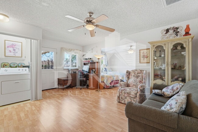 Building Photo - 9807 W Mockingbird Dr