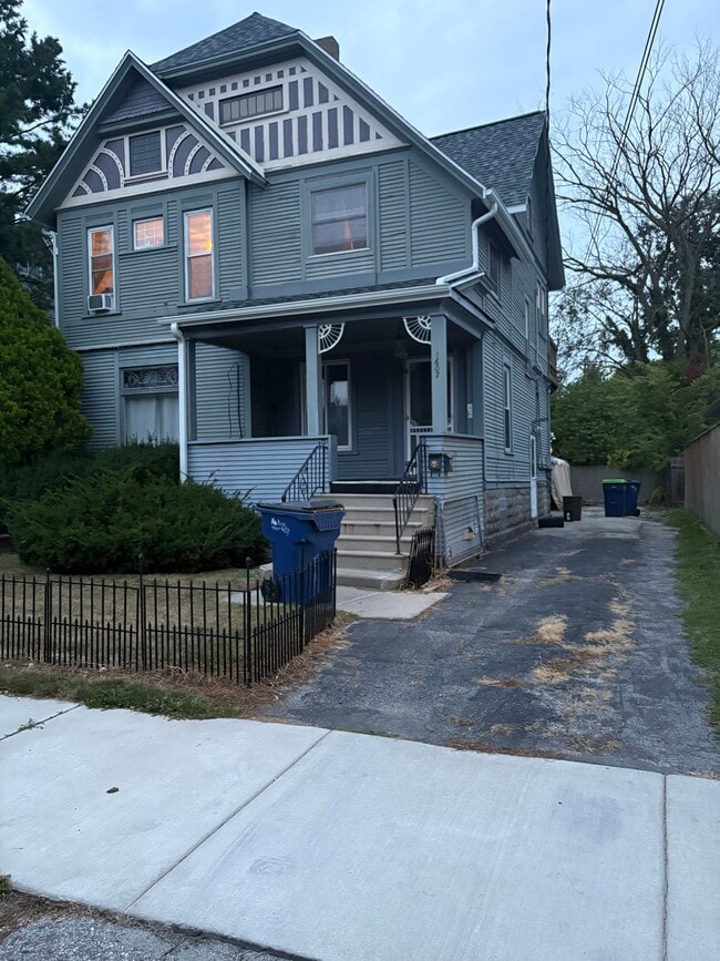 Building Photo - 1607 6th St