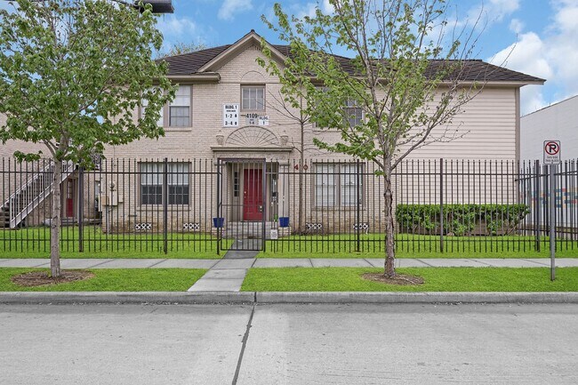 Building Photo - Perfect 2 Bed 1 Bath Home in Houston's Vibrant Hub!