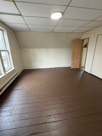 Building Photo - Two bedroom, upstairs duplex