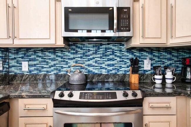 Building Photo - 6727 Kiva Way