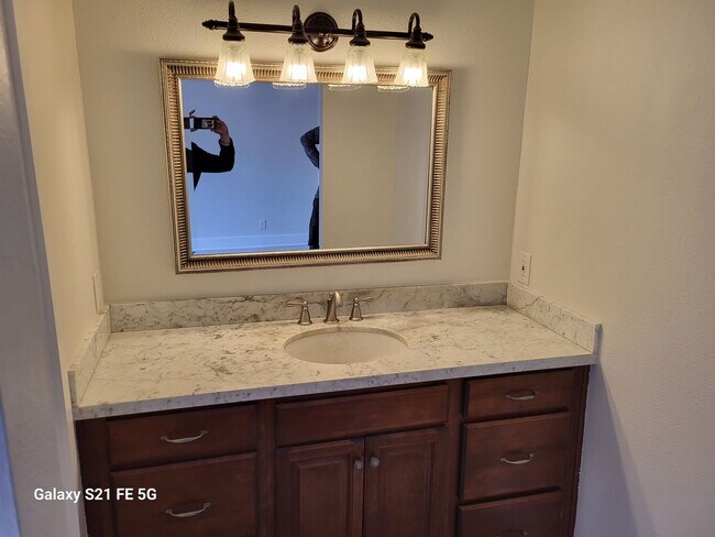 Building Photo - NEW PRICE REDUCTION!!! Beautiful Condo: 3 ...