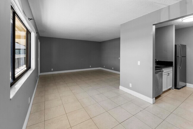 Building Photo - 818 Meadows Cir