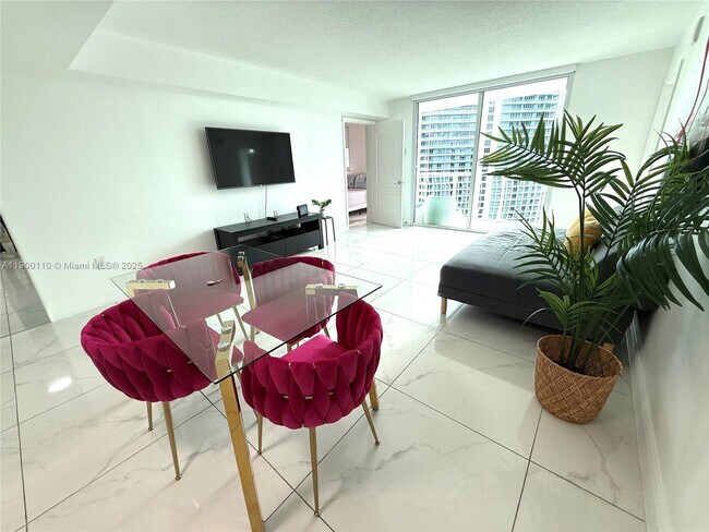 Building Photo - 1200 Brickell Bay Dr