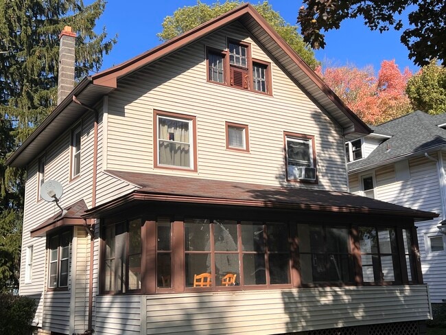 Building Photo - 364 Ravenwood Ave