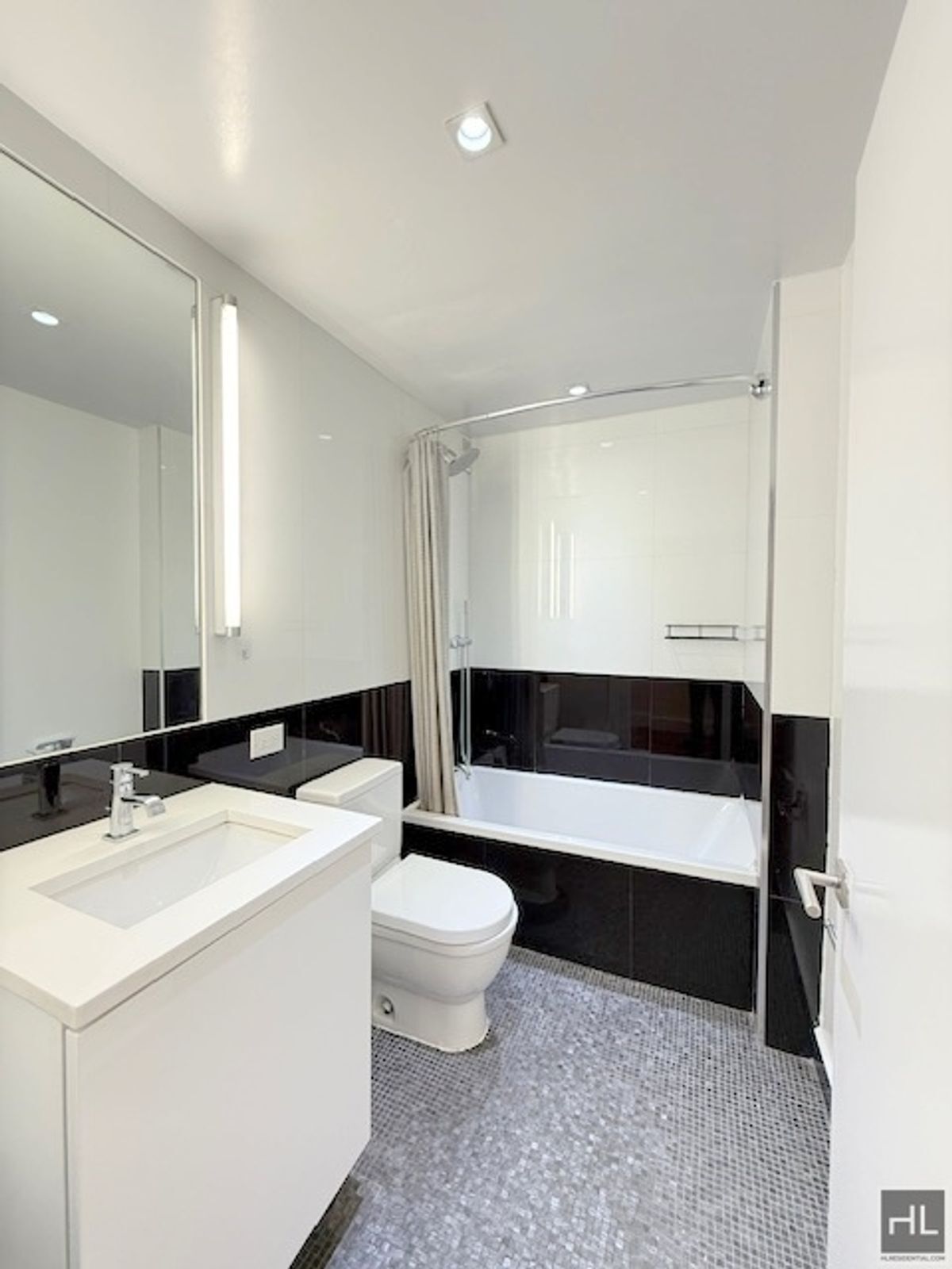 Building Photo - Large newly renovated 2 bed 2 bath - WEST END AVENUE