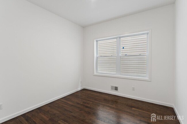 Building Photo - 914 Bergen St