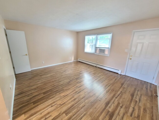 Building Photo - 1329 N Linden St