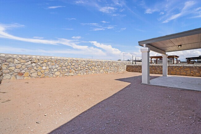 Building Photo - 14925 Tierra Haven Ave
