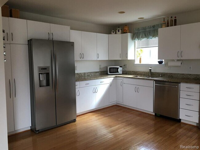 Building Photo - 156 Arthur Ave