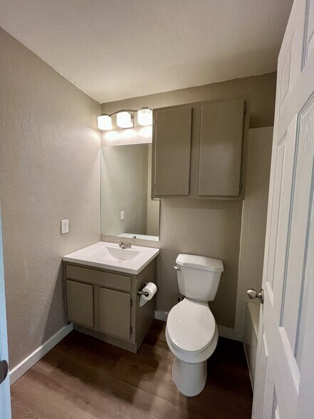 Building Photo - 4501 Dorsett Oaks Cir