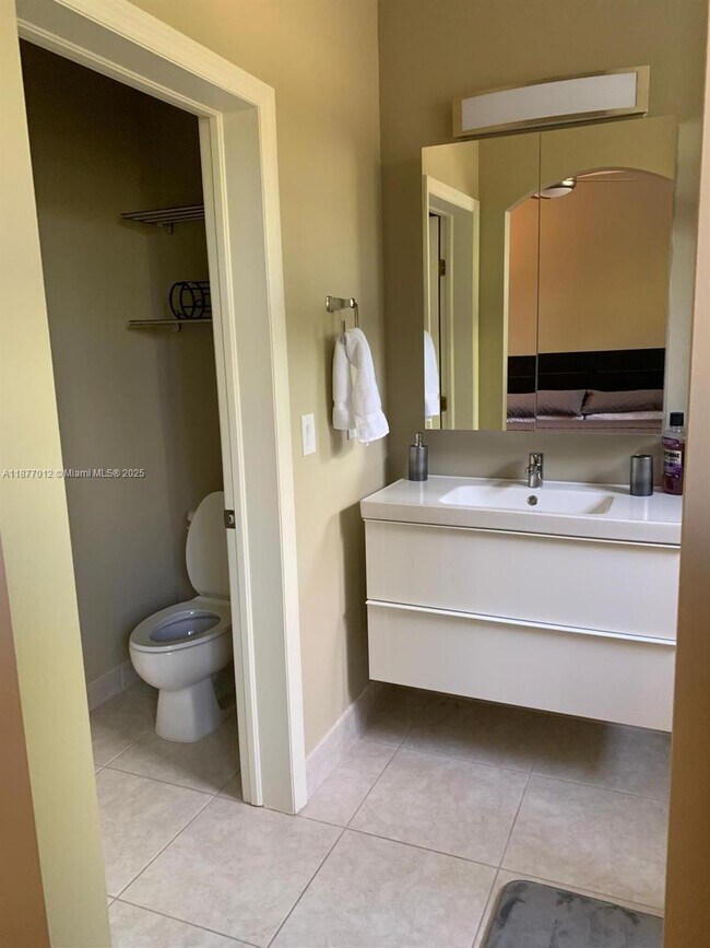Building Photo - 4926 Leeward Ln