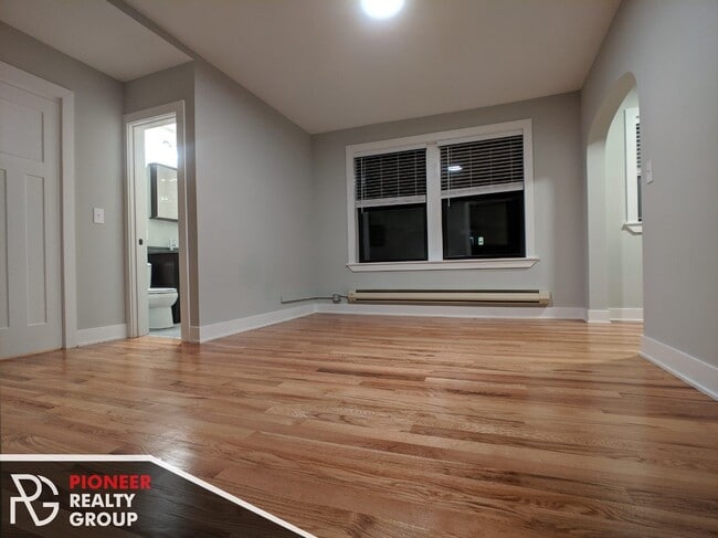 Building Photo - 4542 N Damen Ave