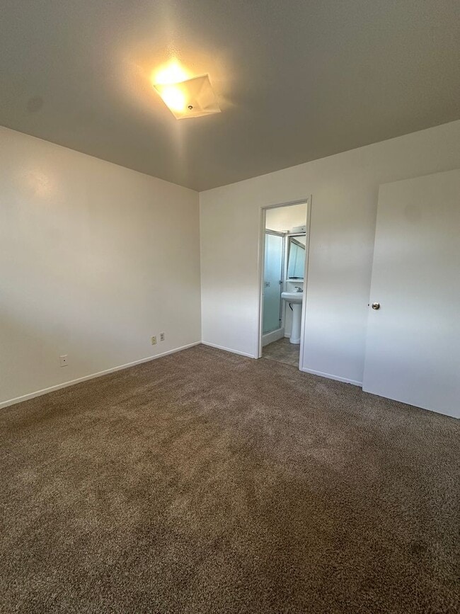 Building Photo - 119-119 W Locust Ave