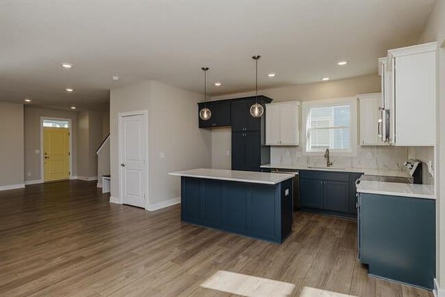 Building Photo - Brand New 5 bed/3.5 bath