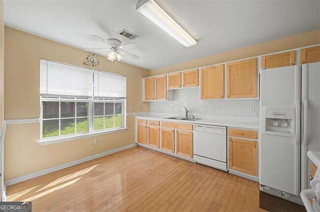 Building Photo - 2025 Baramore Oaks Dr