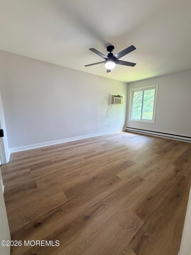 Building Photo - 147 Amberly Dr