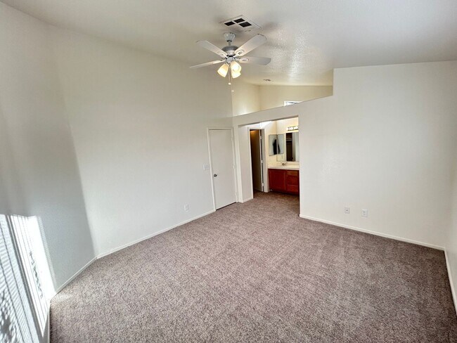 Building Photo - Welcome Home! Charming 3 Bedroom, 2 Bath, ...