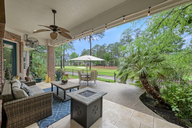 Building Photo - 204 W Pines Dr