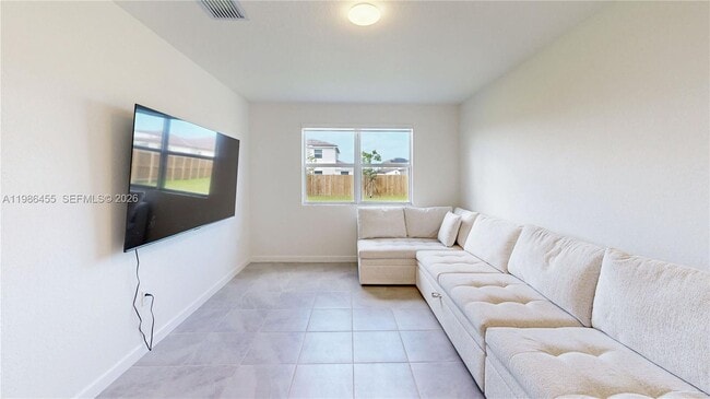 Building Photo - 2333 SE 28th St