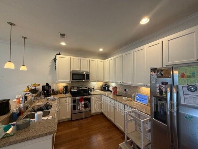 Building Photo - 1517 Rollesby Way