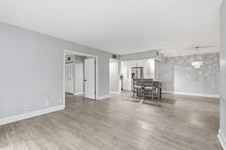 Building Photo - 1104 Green Pine Blvd