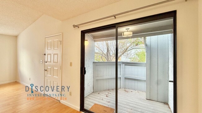 Building Photo - Spacious One Bedroom Condominium at Judro Manor