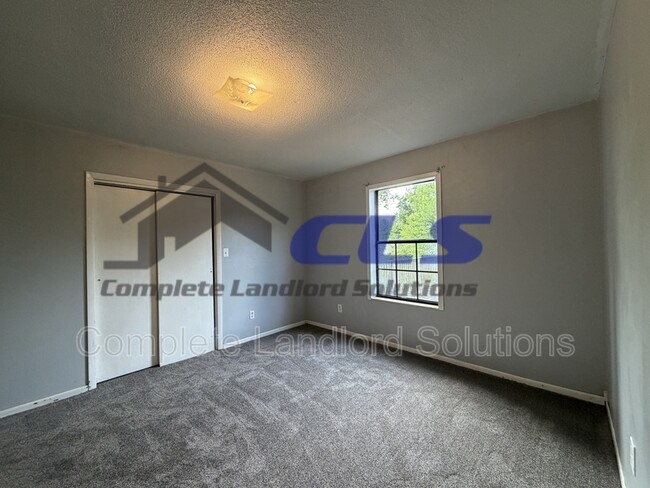 Building Photo - 626 E Curry Dr