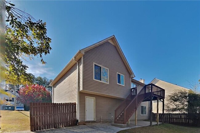 Building Photo - 1050 Augusta Woods Dr