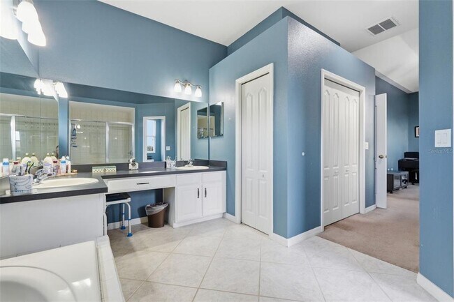 Building Photo - 12329 Creek Edge Dr