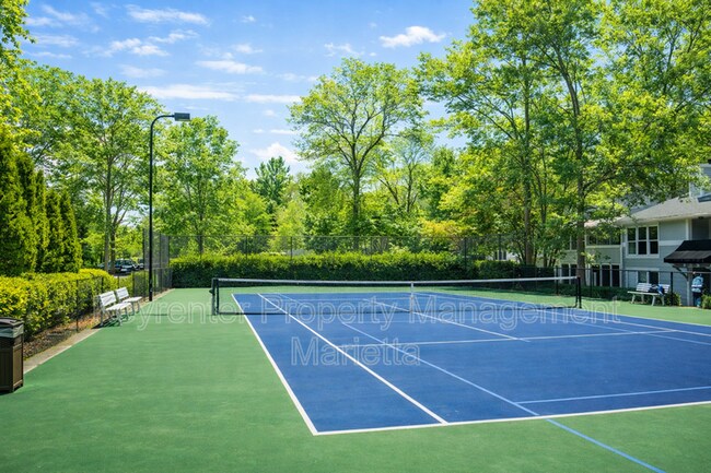 Building Photo - 1400 Summit N Dr