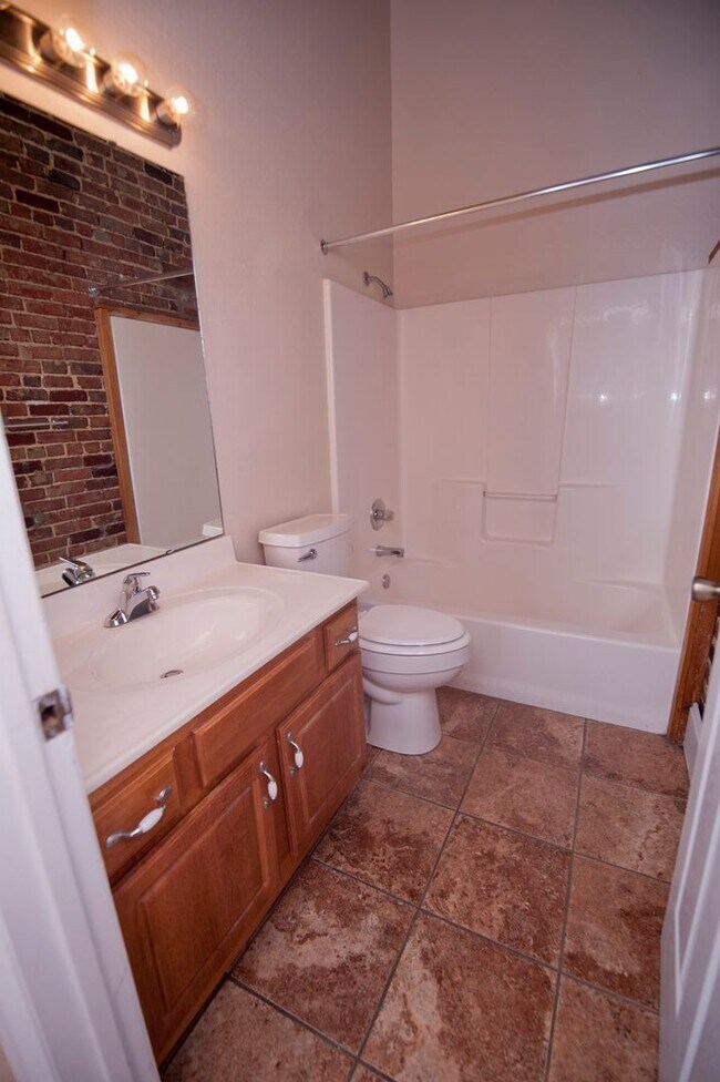 Building Photo - Downtown Lofts 201-202