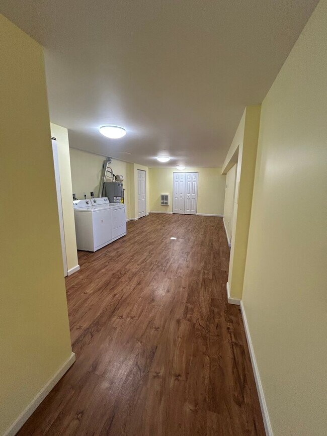 Building Photo - 3 bedroom, 3 bath house located in Park Forest