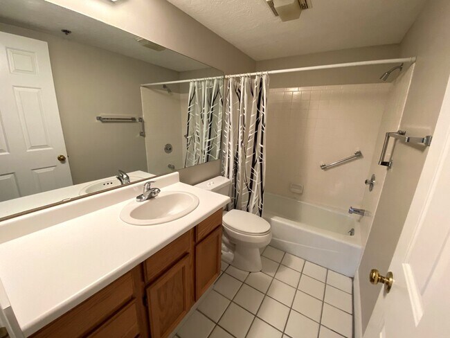 Building Photo - 2 Bed 2 Bath Condo in Bench Tower Condomin...