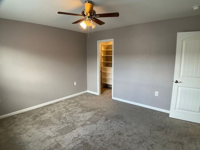 Building Photo - Gorgeous Townhome in Brier Crossings!