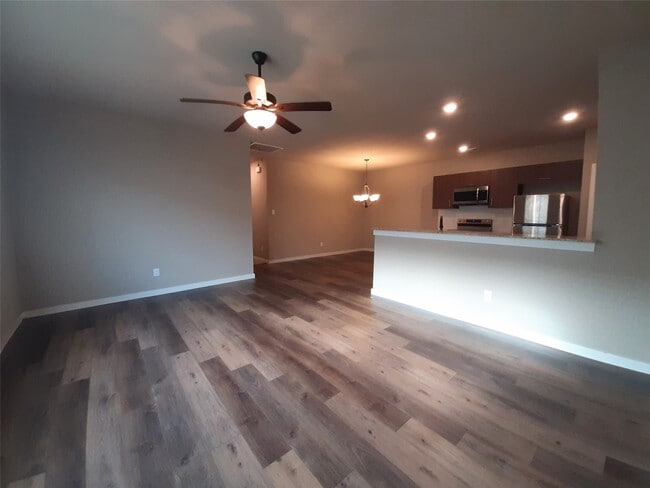 Building Photo - 9733 Grosbeak Ln