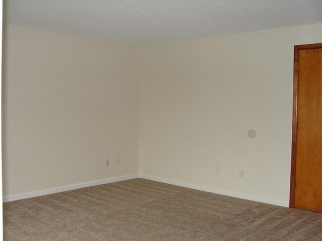 Building Photo - 1644 Oak St SE