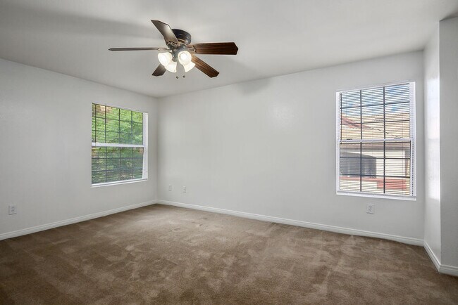 Building Photo - 231 W Horizon Ridge Pkwy