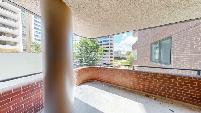 Building Photo - 4550 N Park Ave