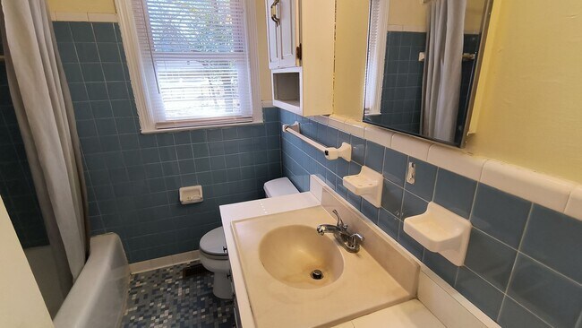 Building Photo - 5111 Palmetto Ln