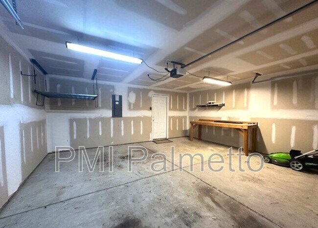 Building Photo - 414 Hawkeye Ct