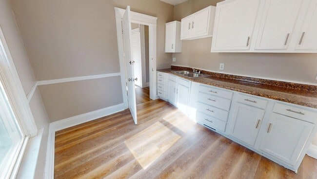 Building Photo - 2818 E 119th St