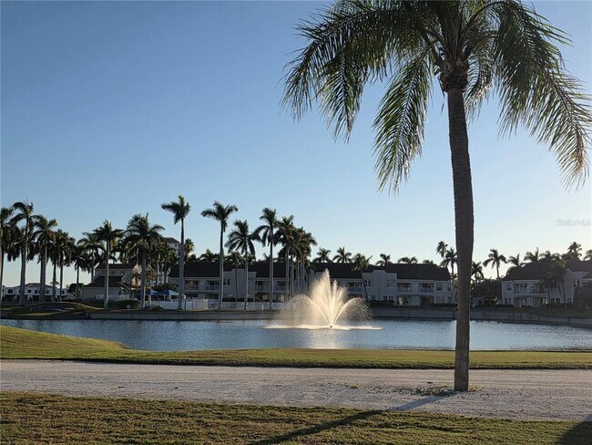 Building Photo - 6100 Bahia Del Mar Cir N