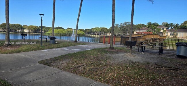 Building Photo - 2541 Centergate Dr