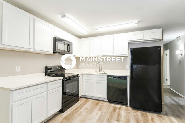 Building Photo - 4 Bedroom Pet-Friendly Home in St. Louis, MO with Main Street Renewal