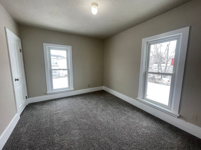 Building Photo - Beautiful 4 Bedroom 1 Bath House for Rent