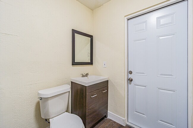 Building Photo - 505 E Virginia Ave