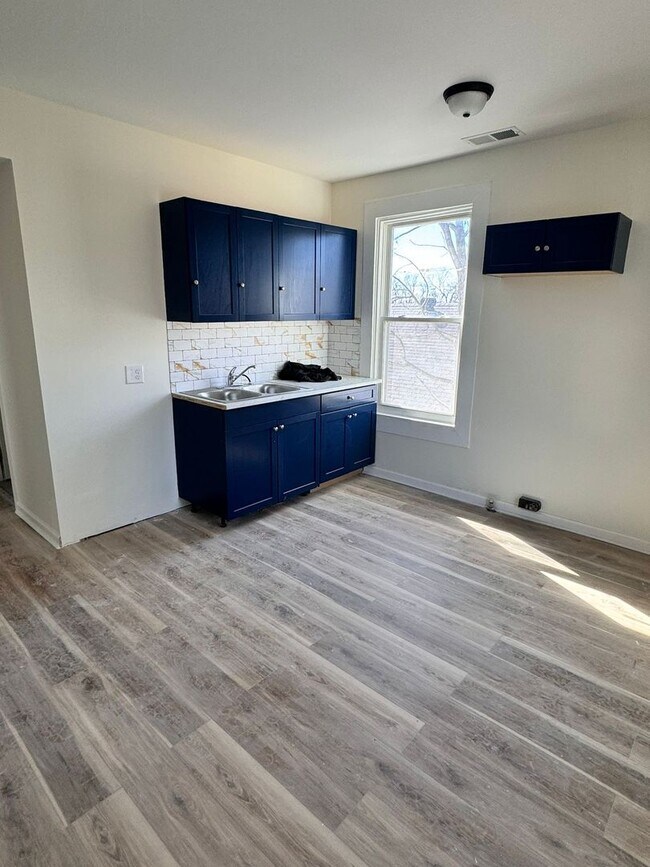 Building Photo - 117 Linden Ave